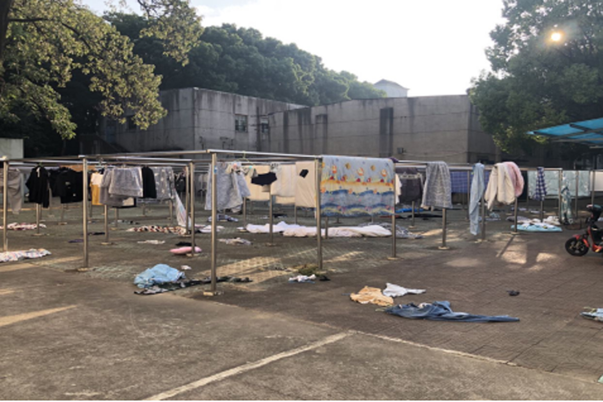 (防滑晾衣绳安装前)(防滑晾衣绳安装后)(爱心夹)本网讯(文,图/曹秋红)